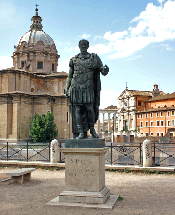 Статуя Юлия Цезаря в Риме